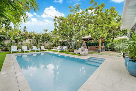 320 SW 24th Rd Miami, FL 33129