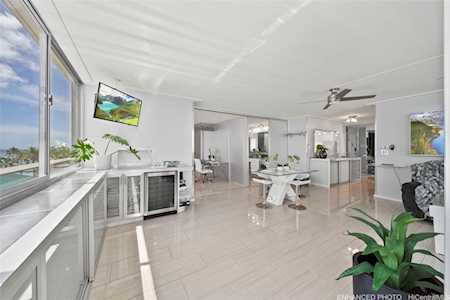 2500 Kalakaua Avenue #504 Honolulu, HI 96815