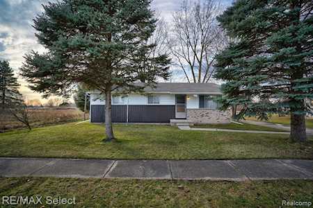 3533 Angel Dr Saginaw, MI 48601