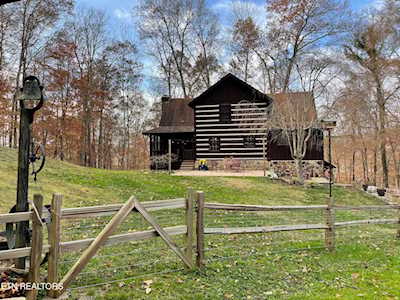 221 Melton Hill Dr Clinton, TN 37716