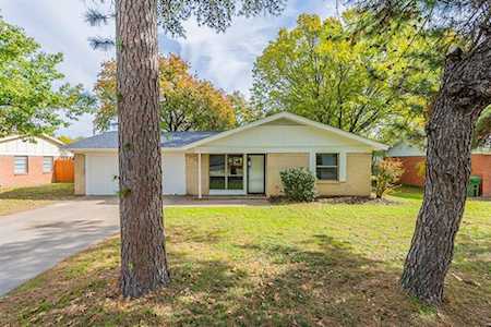 1328 Harrison Lane Hurst, TX 76053