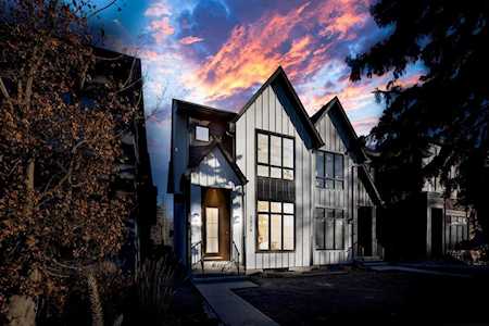 3026 27 St SW Calgary, AB T3E 2G6