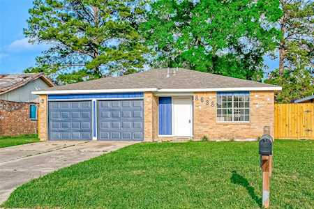 8638 Valley Flag Dr Houston, TX 77078