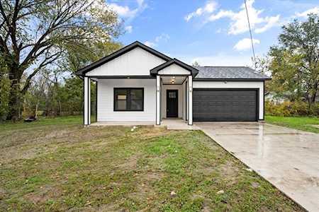 1211 E 4th Avenue Corsicana, TX 75110