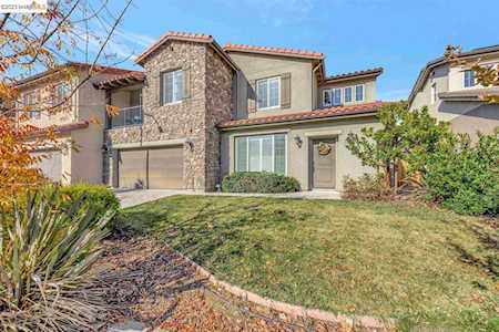 85 Paseo Madre Ct Morgan Hill, CA 95037-4382