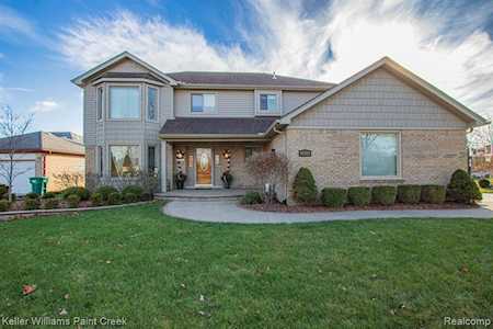 52412 Stag Ridge Dr Macomb Twp, MI 48042