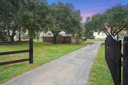 3013 Waldeck Rd West Columbia, TX 77486