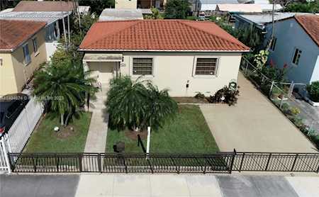 3681 NW 19th Ter Miami, FL 33125