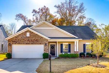 1827 Yellow Daisy Dr Stallings, NC 28104