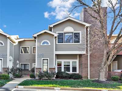 10950 Vauxhall Dr Creve Coeur, MO 63146