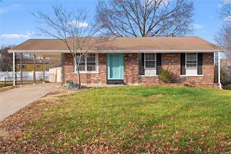 701 Clover Ln O'fallon, MO 63366