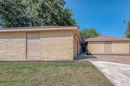 2302 General Colony Dr Friendswood, TX 77546