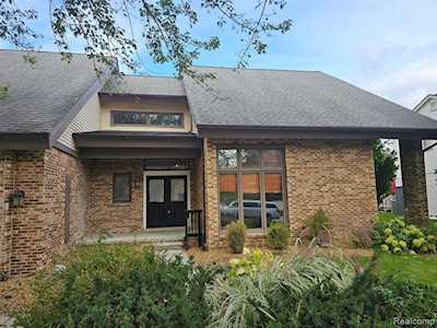 31280 Country Ridge Circle Farmington Hills, MI 48331