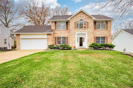 24 Chaminade Dr St Louis, MO 63141