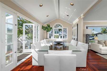 332 Holmwood Dr Newport Beach, CA 92663