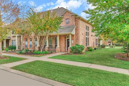 2 E Pipers Green St The Woodlands, TX 77382