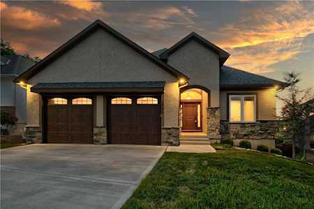 1295 SW Heartwood Dr Lee's Summit, MO 64081