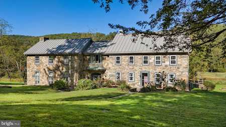 1525 Hollow Rd Chester Springs, PA 19425