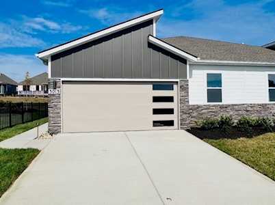 2041 Holmesburg Pvt Circle Gallatin, TN 37066