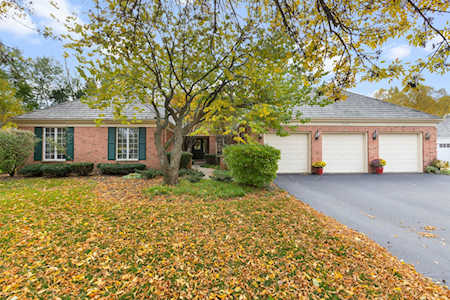 2425 Saranac Ln Glenview, IL 60026
