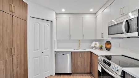 3809 45 St SW #122 Calgary, AB T3E 3H4