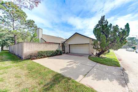 1622 Mary Mount Way Houston, TX 77058