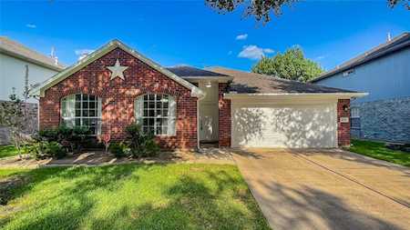 16915 Pheasant Ridge Dr Sugar Land, TX 77498