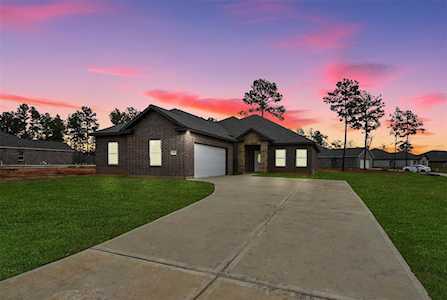 12282 N Chestnut Hills Dr Conroe, TX 77303