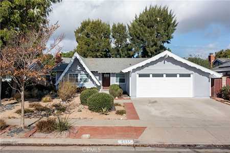 5851 Lourdes Dr Huntington Beach, CA 92649-4907