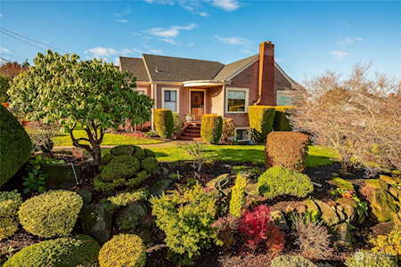 9525 28th Ave NW Seattle, WA 98117