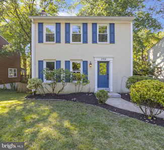 8704 Yardley Dr Alexandria, VA 22308