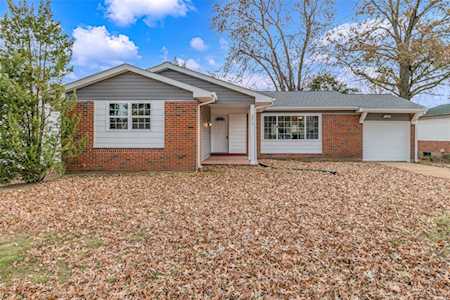 2812 Wintergreen Dr Florissant, MO 63033