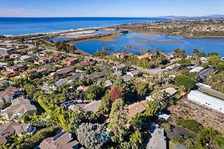 329 La Costa Avenue Encinitas, CA 92024