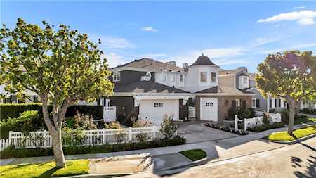 23 N Castaways Newport Beach, CA 92660
