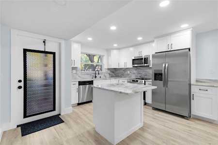 9561 Sunrise Lakes Blvd #107 Sunrise, FL 33322