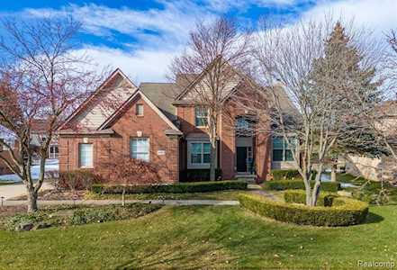 47082 Northumberland St Novi, MI 48374