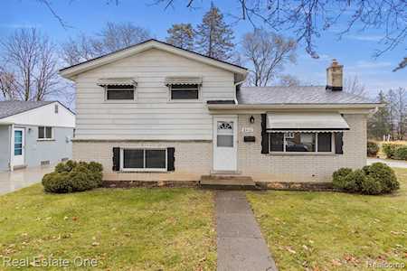 8416 Gilman St Westland, MI 48185