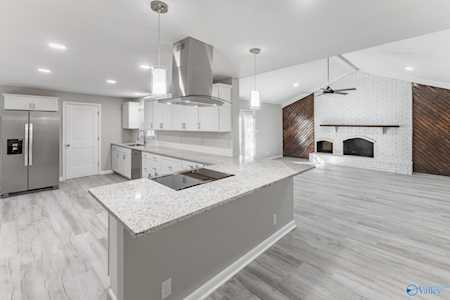 2124 SW Cecille Drive Huntsville, AL 35803