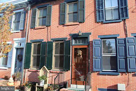 213 Harmony St New Castle, DE 19720