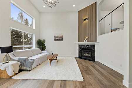 244 Anderson Grove SW Calgary, AB T2W 6H7