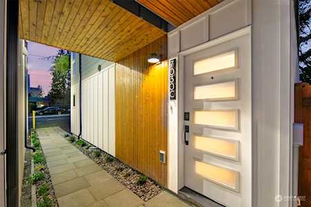 7030 C Mary Ave NW Seattle, WA 98117