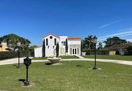 10021 W Calusa Club Dr Miami, FL 33186