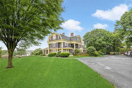 386 Green End Ave #4 Middletown, RI 02842