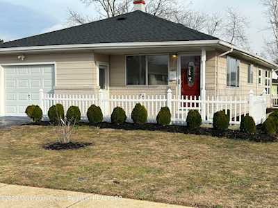 4 St Pierri Ct Berkeley, NJ 08721