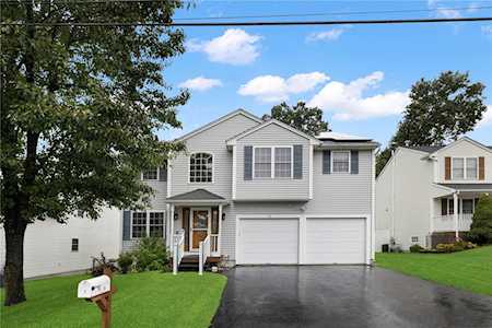 13 Amanda Dr Cumberland, RI 02864