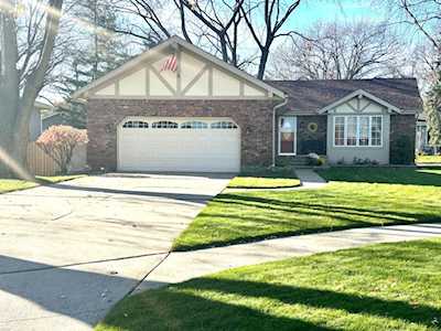 30 Oak Ct Schererville, IN 46375
