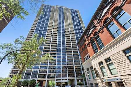 1560 N Sandburg Terrace #4010J Chicago, IL 60610