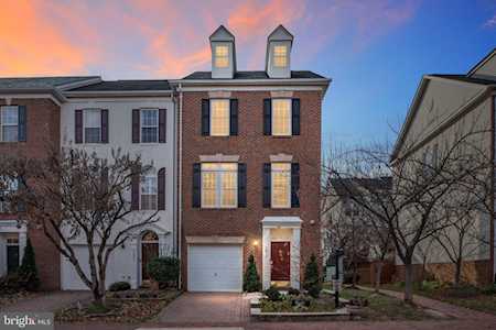 5019 Murtha St Alexandria, VA 22304