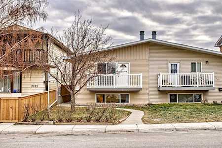 2521 14 Ave SE Calgary, AB t2a 0j4