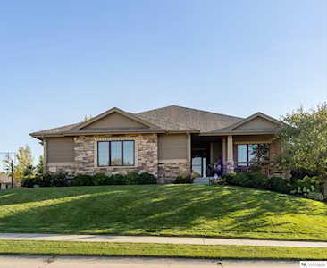 17101 Cypress Dr Omaha, NE 68136